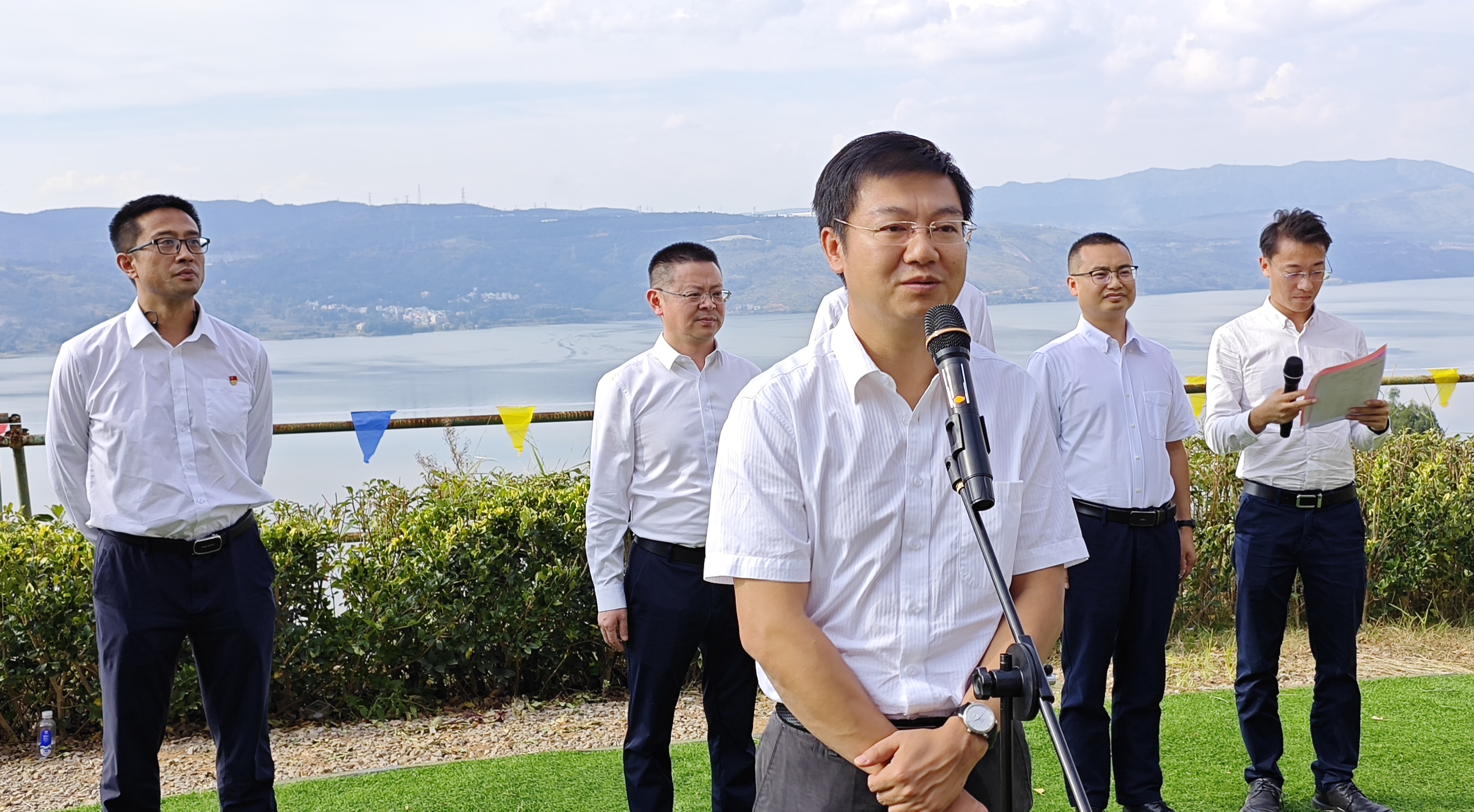 1698807960679812.jpg 1698807960679812.jpg